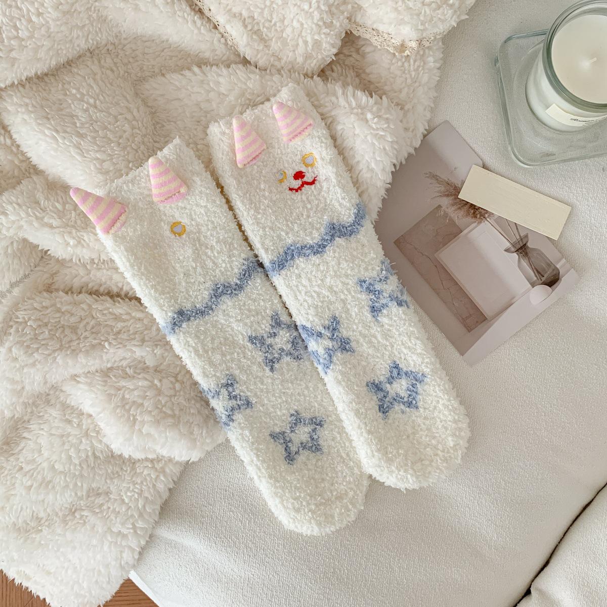 

Женские милые мультяшные носки до середины икры из кораллового флиса: Осенне-зимние пушистые, толстые и теплые носки для сна или носки для пола. One Size белый