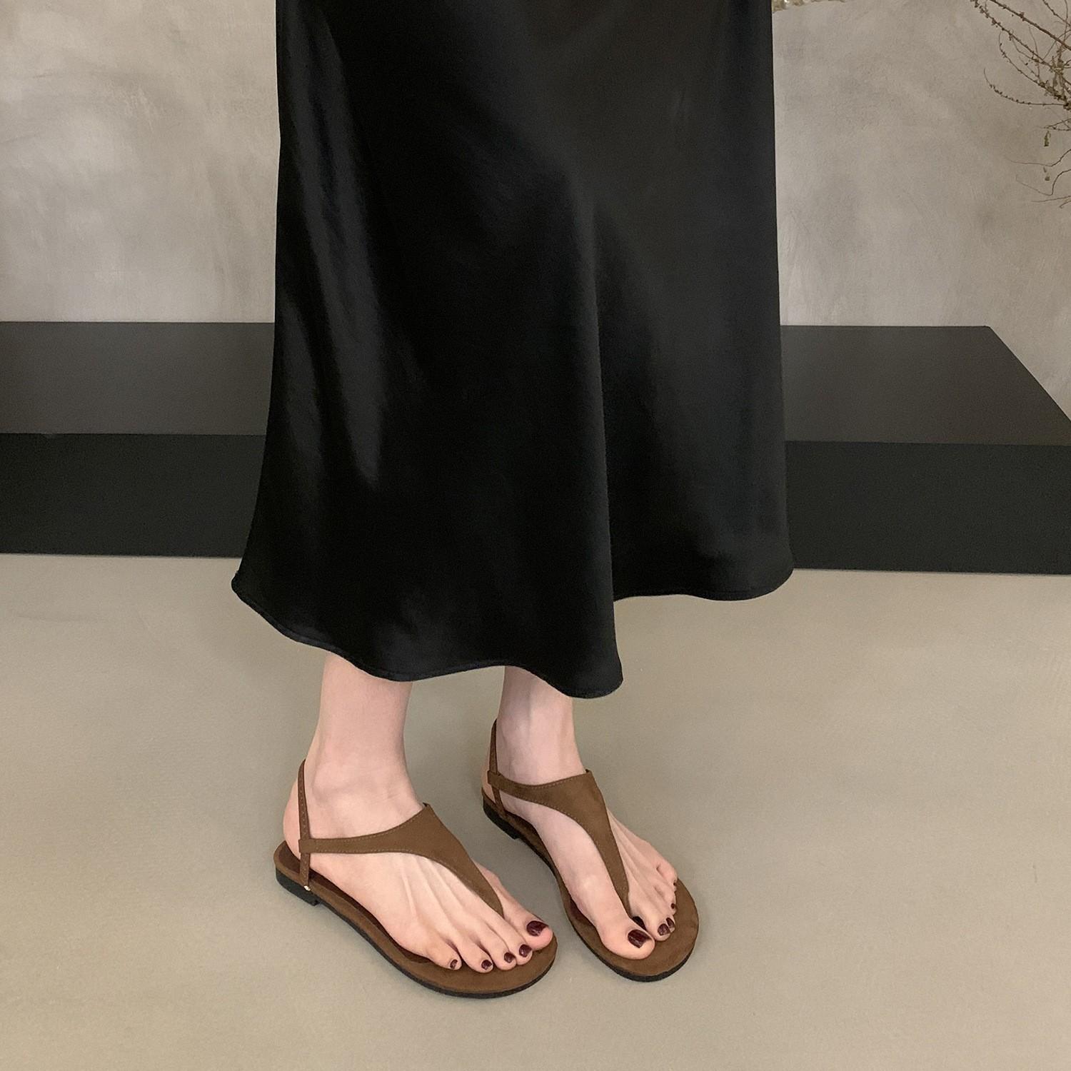 

Сандалии-щипки на плоской подошве для отпуска, обувь феи, черные, универсальные, пляжная обувь 40 коричневый