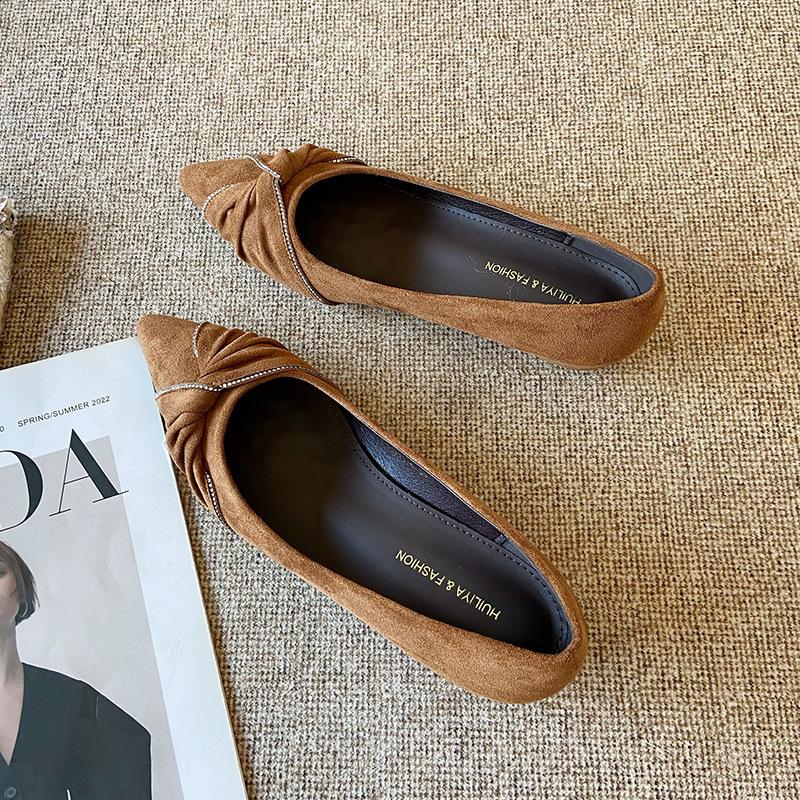 

Y 2777-5 pointed single shoes women s flat 2025 autumn new versatile French shallow mouth beanie ladyshoes work boat shoes 40