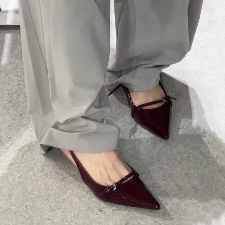 

Корейская версия остроносых тонких каблуков ретро-туфли интернет-знаменитости пряжка ремень универсальные женские туфли на высоком каблуке сандалии сумка голова 2025 39 чёрный