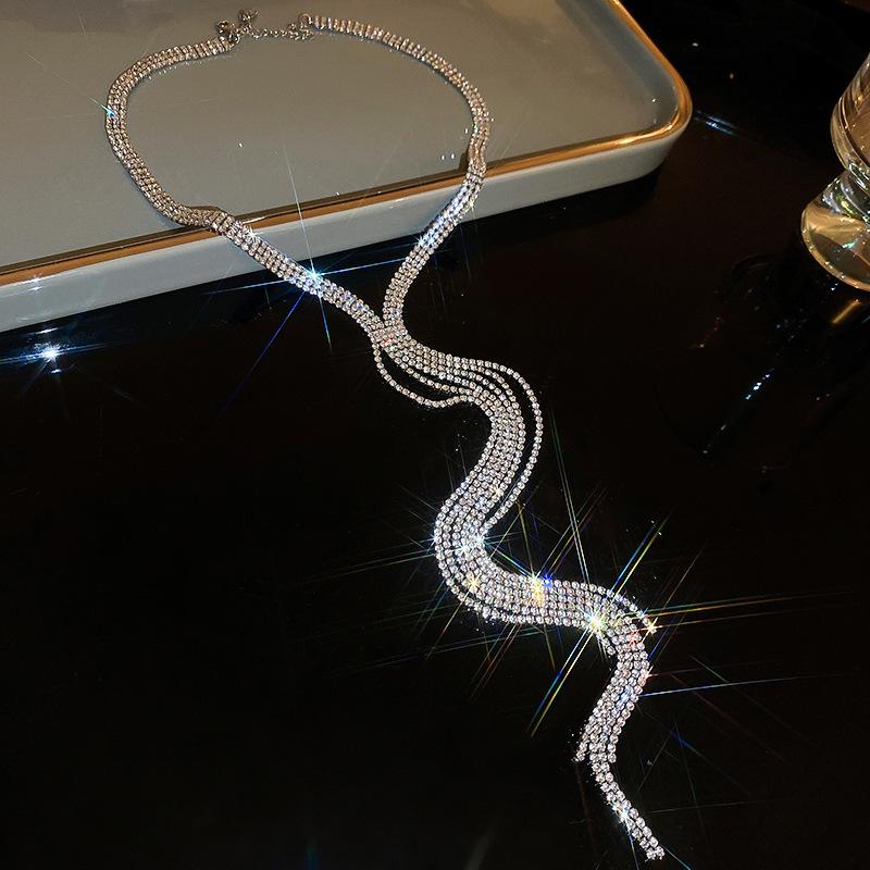 Light luxury style diamond-set multi-layer fringed choker necklace personalized European and American exaggerated collarbone chain necklace
