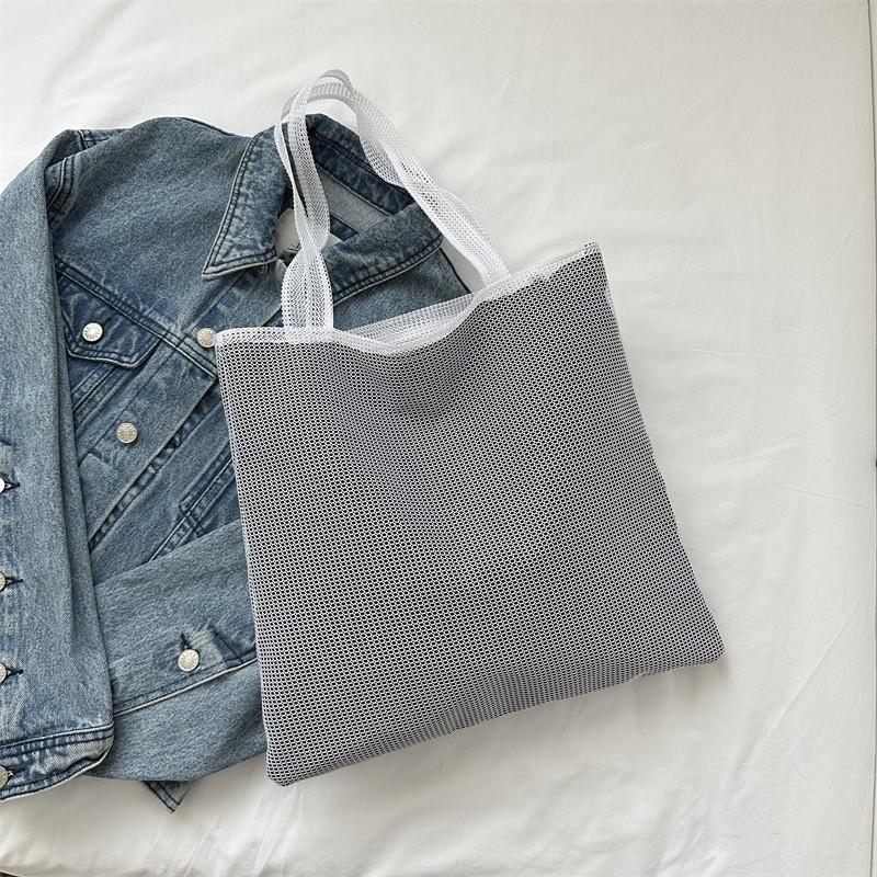 Fashionable Women's Tote Bag With Stylish Design And Spacious Capacity For Daily Use