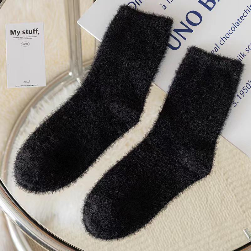 Women's mid-tube mink velvet socks for autumn and winter. Thick, warm, and fluffy for postpartum and sleep.