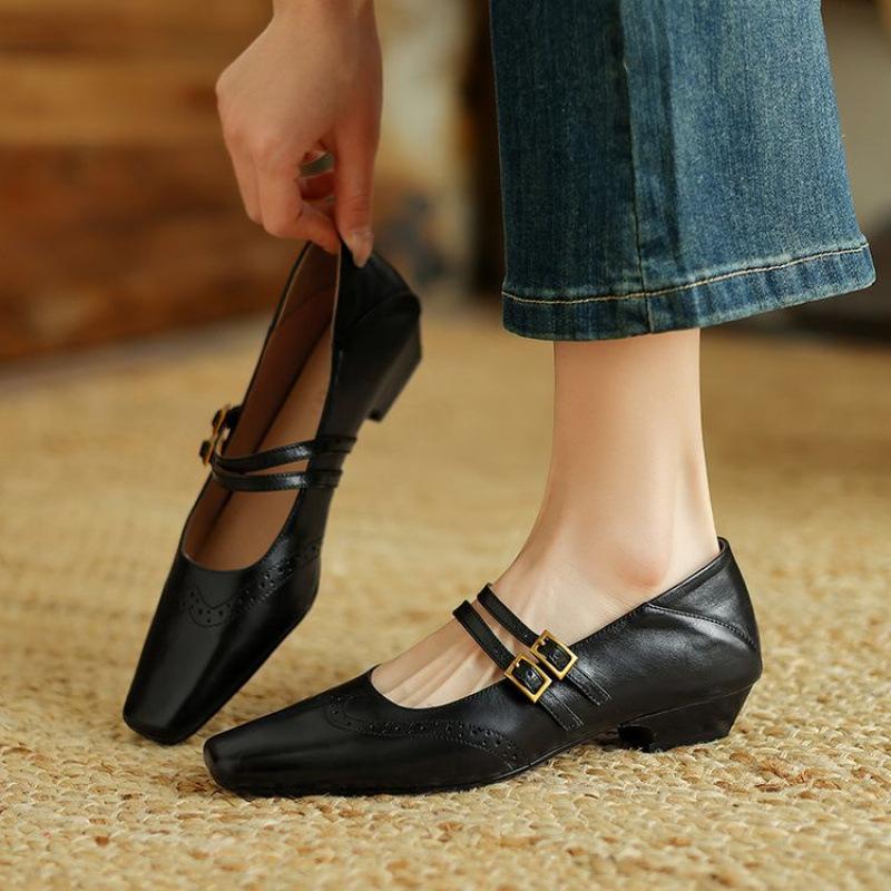 

Новые женские туфли для ног удобная подошва из говяжьей жилы повседневные на все четыре сезона маленькие кожаные туфли большого размера кожаные женские туфли квадратный носок низкий каблук 40 чёрный