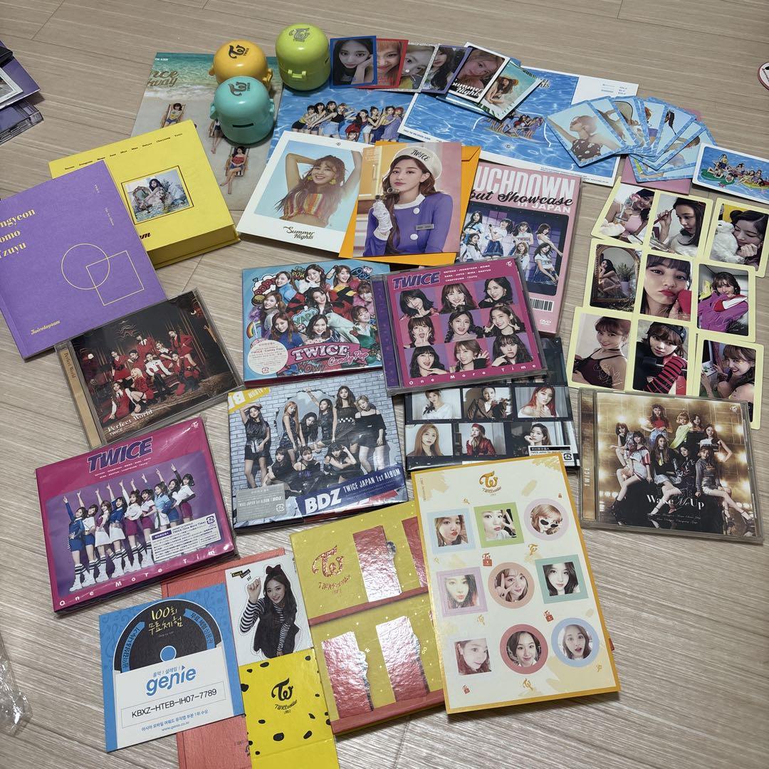 

[USED] TWICE Wake Me Up CD with limited bonus