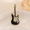 Elegante Strass-Gitarrenbrosche: Stilvoller Legierungs-Anstecker für Damen-Modeaccessoires