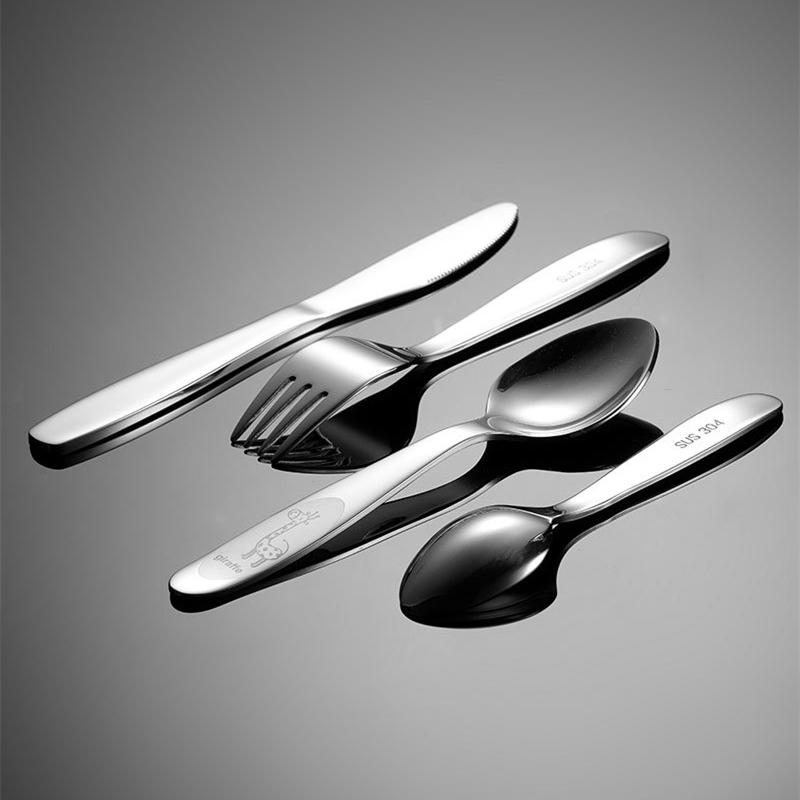 Roztomilá sada příborů z nerezové oceli 304 pro děti se žirafím vzorem lžíce vidlička nůž čajová lžička jídelní nádobí vhodné do myčky