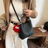 Texture Niche Design Bag 2025 New Female Popular Versatile Retro Messenger Bag Fashionable Portable Bucket Bag