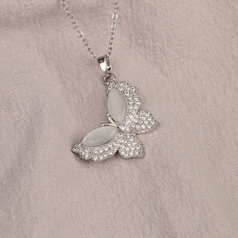 Titanium Steel Non-fading Necklace - European & American Style, Light Luxury, Versatile Korean Fashion, Perfect for Women and Girlfriend Gifts.