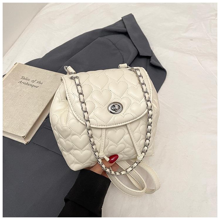 

Корейская версия повседневный маленький ароматный ветер ромбовидная цепочка портативный 2025 весна и лето повседневный универсальный новый зарубежный стиль на плечо рюкзак белый