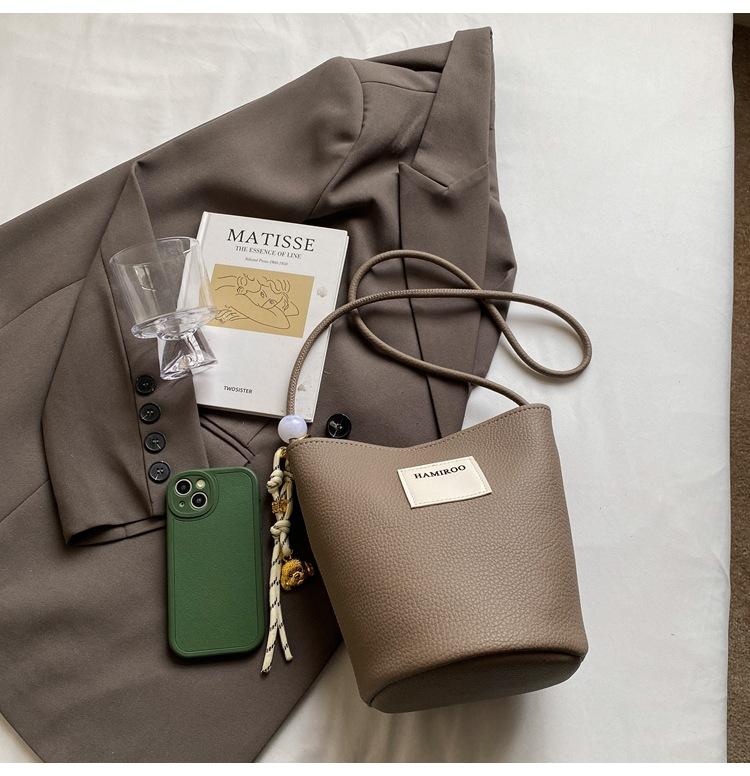 

Модная ручная сумка, повседневная сумка-ведро, женская корейская версия, трендовая сумка через плечо, 2025, корейская версия женской сумки