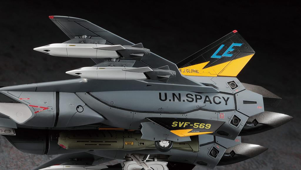 Hasegawa 1/72 VF-19A SVF-569 Lightnings with High Maneuver Missiles