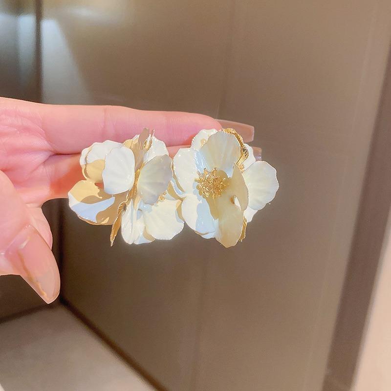 Monet garden oil painting style love flower pearl earrings fashion temperament stud earrings French sweet small fresh earrings