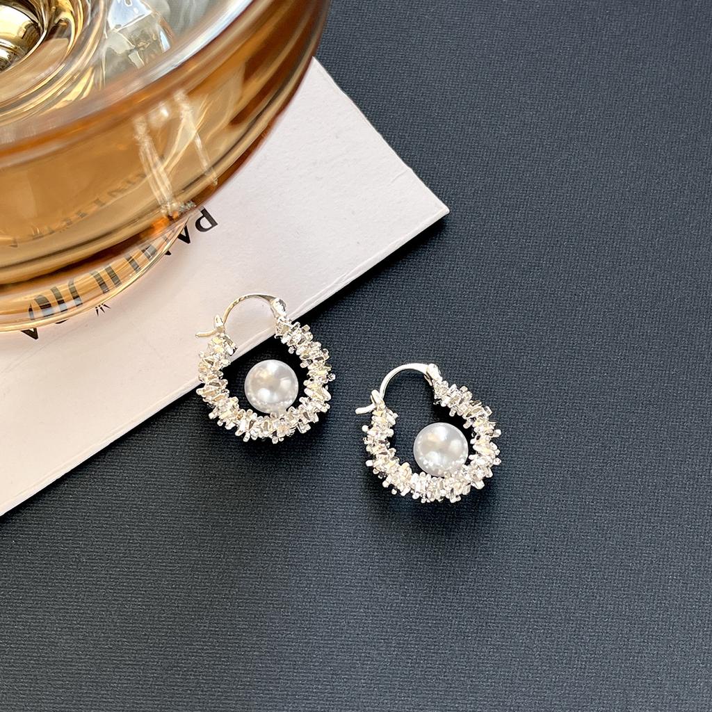 High-End Pearl Ear Buckle, Light Luxury Niche Design Crushed Silver Ear Buckle Fashion Earrings Women