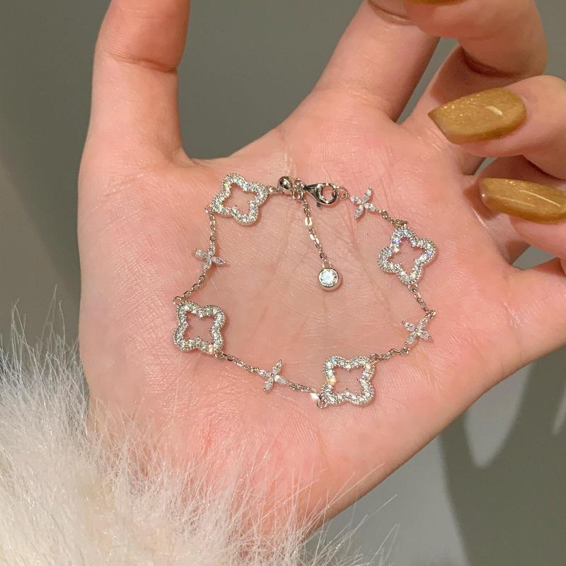 24K Gold-Plated Zircon Floral Hollow Bracelet - French Retro Court Style Jewelry