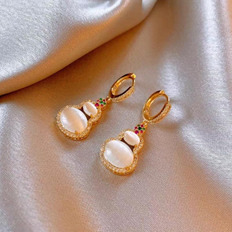

Retro Pink Cat-eye Stone Hoop Earrings - Fashionable, High-end, Unique and Versatile Ear Accessories for Women