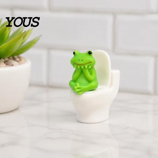 Cute Toilet Sitting Doll Miniature Animal on Figurine, Mini Small Frog /Duck/ Pig Statue, Funny Fun Gifts for Bathroom Lovers Decor, Desk Ornament
