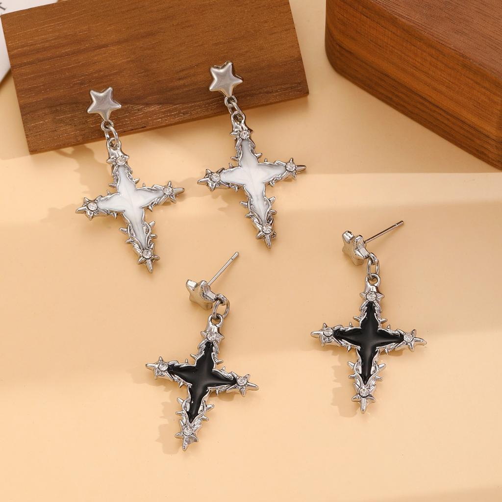 Korean version of simple niche high-end five-pointed star earrings, sweet and cool ins wind cross, mango star earrings, new earrings.