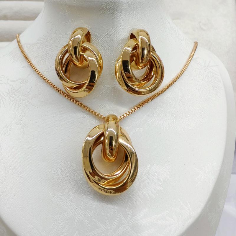Elegant European & American Luxurious Geometric Twist Earrings & Necklace Set