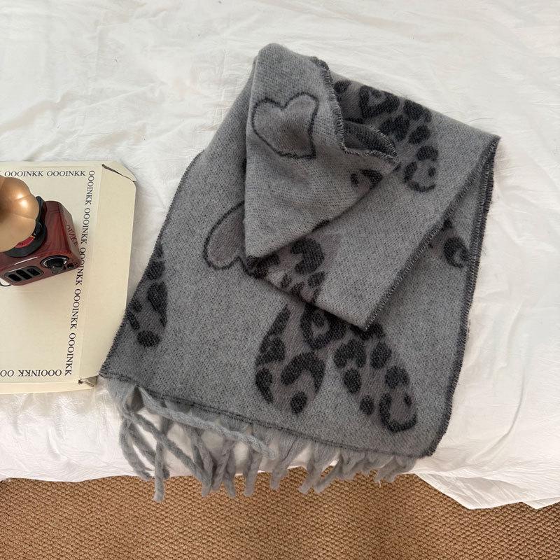 

Unisex Thickened Leopard Print Tassel Scarf: Warm Neck Protector for Autumn & Winter Riding серый