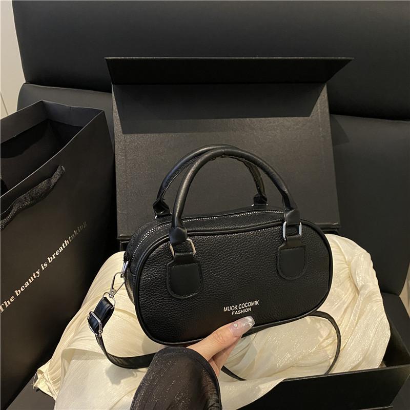 Hot Sale Trend Simple Fashion Niche Litchi Pattern Portable Bowling Bag Commuter Casual Versatile Messenger Bag