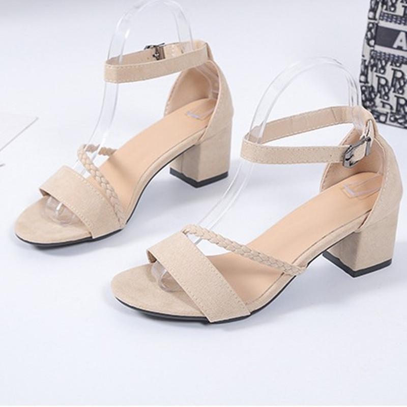 

Весенне-летняя обувь больших размеров. Женские туфли с круглой пряжкой и одним словом. Босоножки на высоком каблуке с круглым носом и толстым каблуком. 42 бежевый