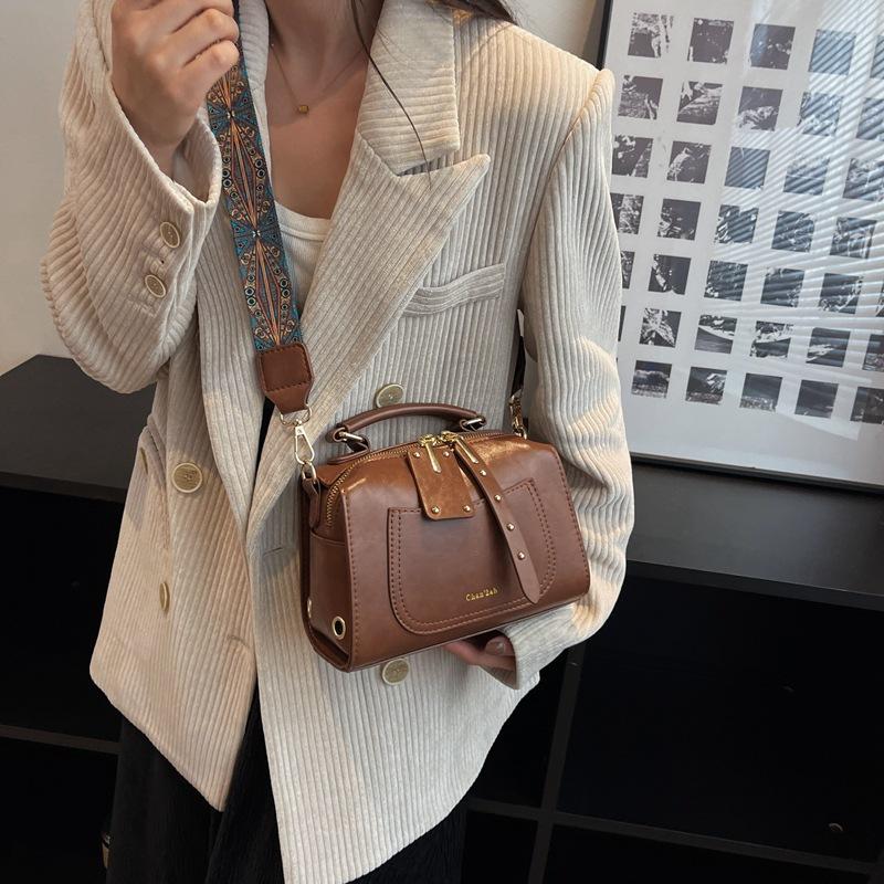 Fashion Women's Crossbody Bags PU Leather Vintage Soft Small Square Packs Autumn New Zipper Design Ladies Commute Handbags