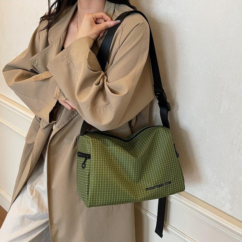 Plaid canvas bag women's large-capacity new autumn and winter shoulder messenger bag premium commuter pillow bag