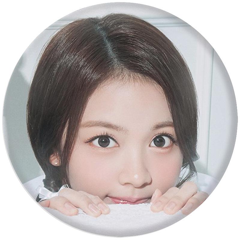 Hearts2Hearts 2026 K-pop Calendar Badge Mirror Keychain Pendant Badge