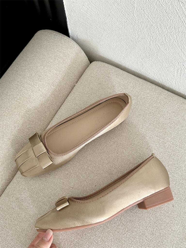 Shallow single shoes, new grandma autumn one-pedal women's shoes, flat-soled Doudou shoes with skirt flat heels