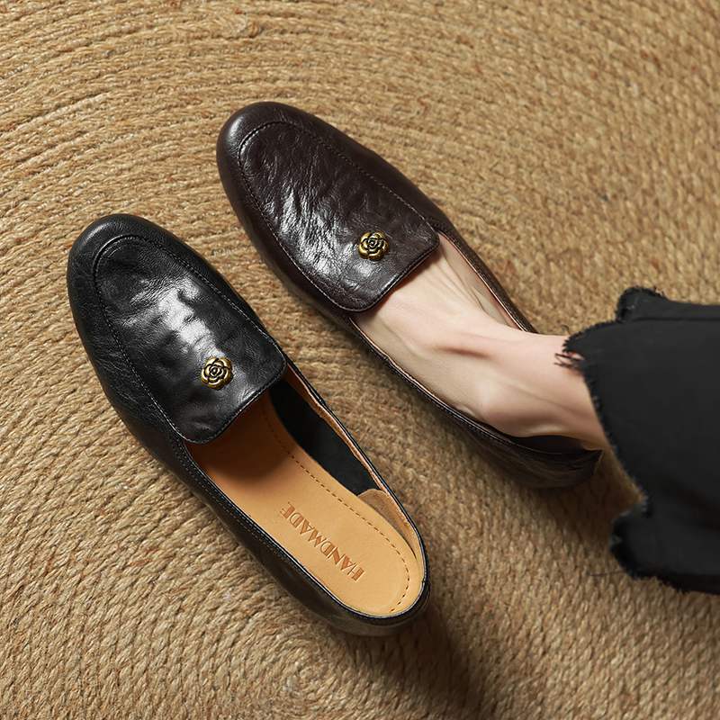 Krazing Pot Sheepskin Fashion Summer Spring Autumn Summer Slip on Women Round Toe Med Heels Metal Flowers Pleated Style Loafers