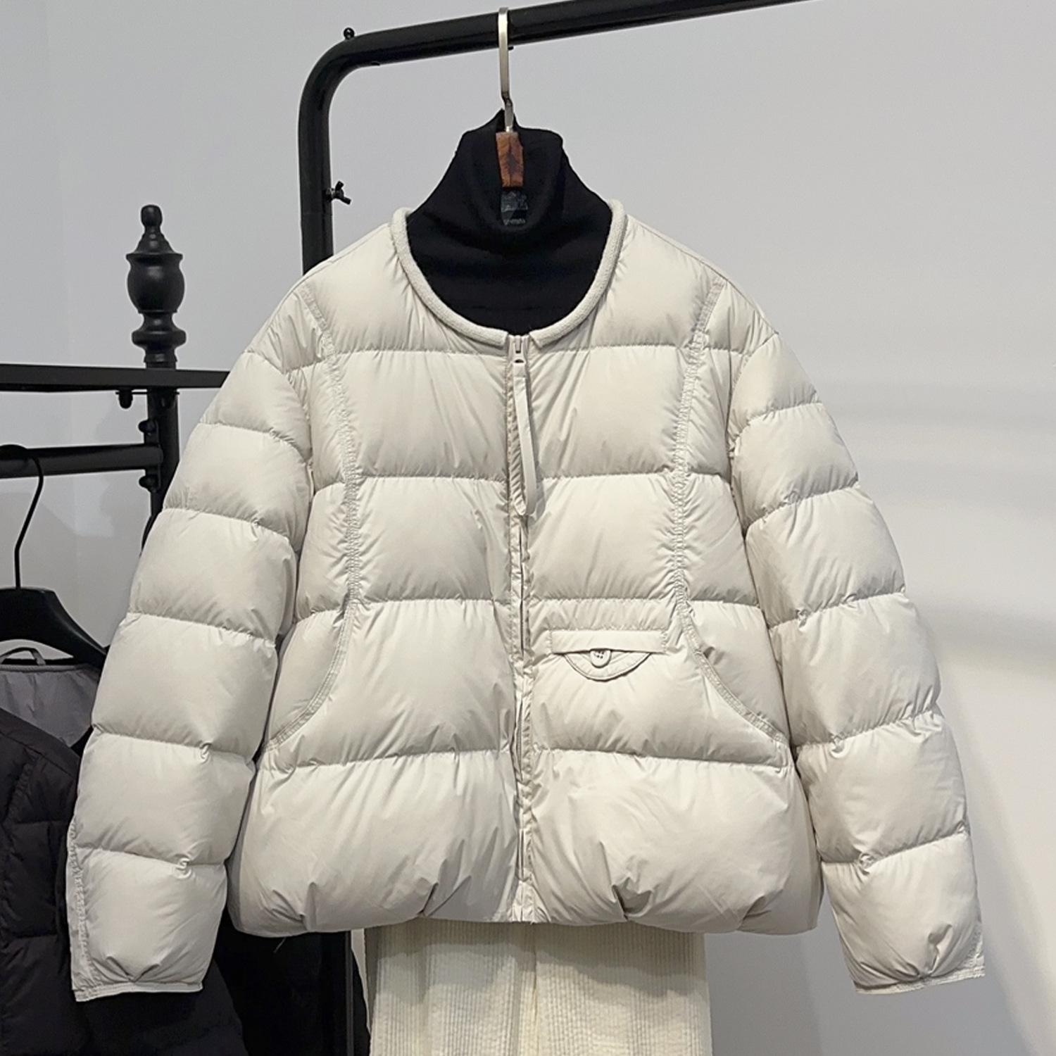 

Winter duck down 2025 Korean new short round neck light down jacket women s fashion and fashion L (130-75 kg)