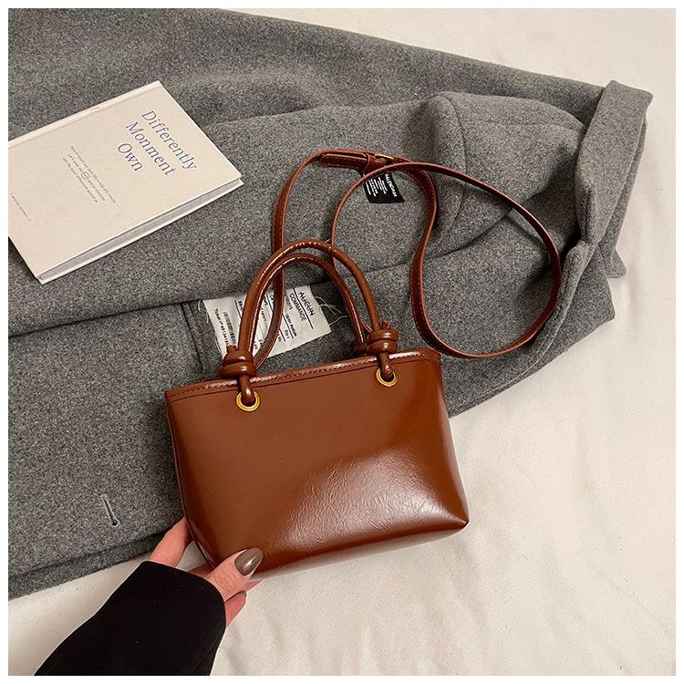 

Нишевая ретро сумка-ведро в иностранном стиле, женская, 2025, новая осенняя, простая, модная, повседневная, на плечо, мессенджер