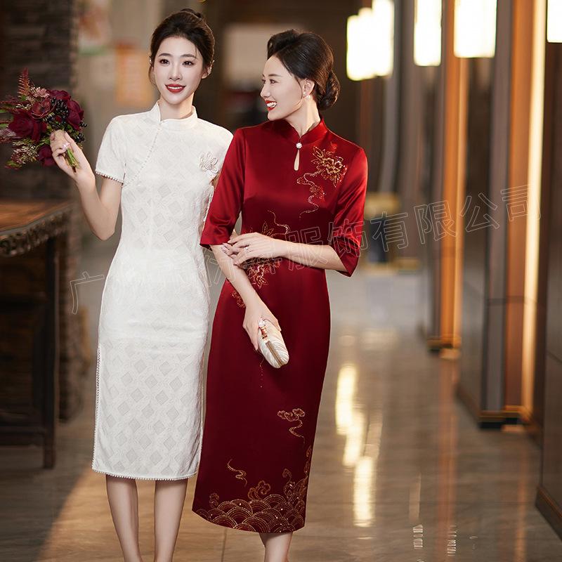 Stylish Red Retro Beaded Cheongsam Wedding Dress for Mother or Mother-in-Law