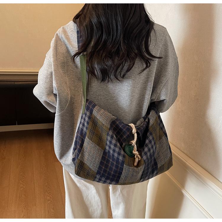 Autumn/Winter Retro Plaid Tote: Lightweight, Versatile, Large-Capacity Women's Crossbody Bag