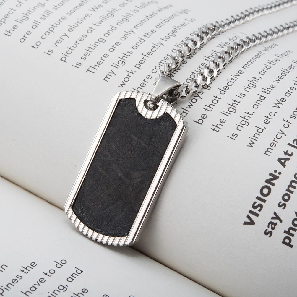 Men's Ruffled Carbon Fiber Pendant, Retro Internet Celebrity Hipster Necklace, Japanese and Korean Version of Student Amulet