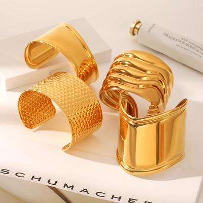 18k Gold Stainless Steel Wide-Face Open Bangle – Non-Fading, High-End Statement Bracelet.