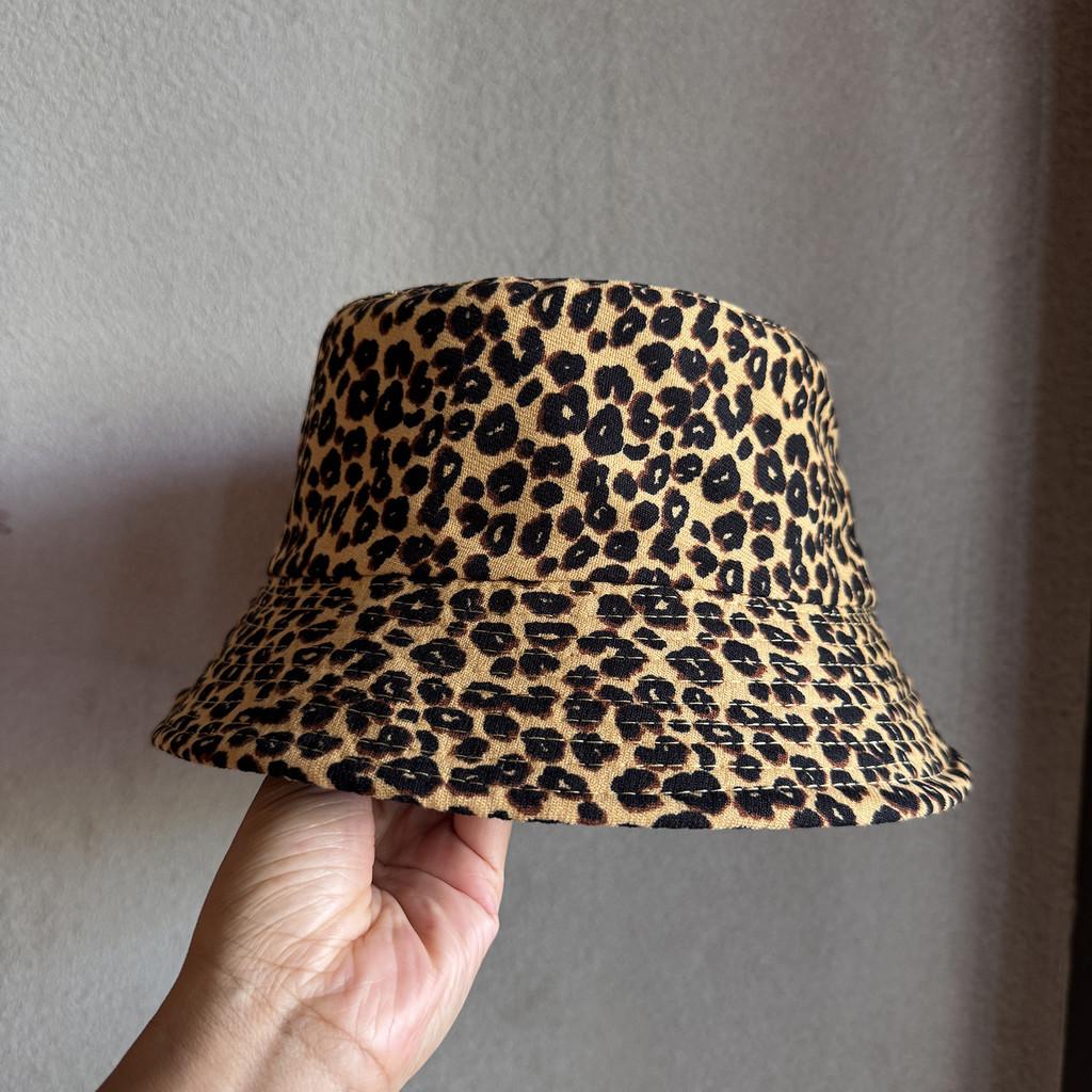 Outdoor-Fischerhut mit Leopardenmuster, beidseitig tragbar, mit breiter Krempe zum Sonnenschutz und für die Sommer-Mode