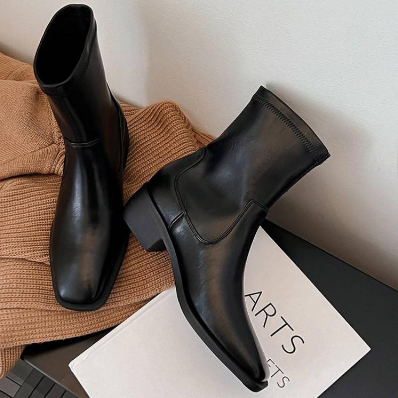 Autumn and winter women's leather Martin boots solid color medium heel comfortable sleeve versatile cowhide medium boots new square heel boots