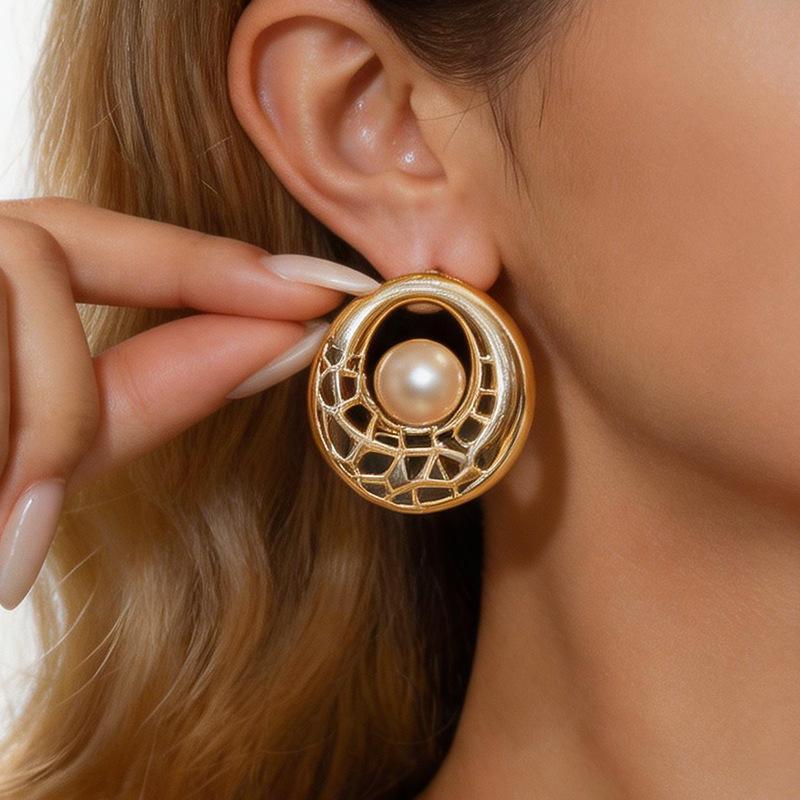 Silver Needle Metal-Style Pearl Round Hollow Stud Earrings: Niche Design for Women