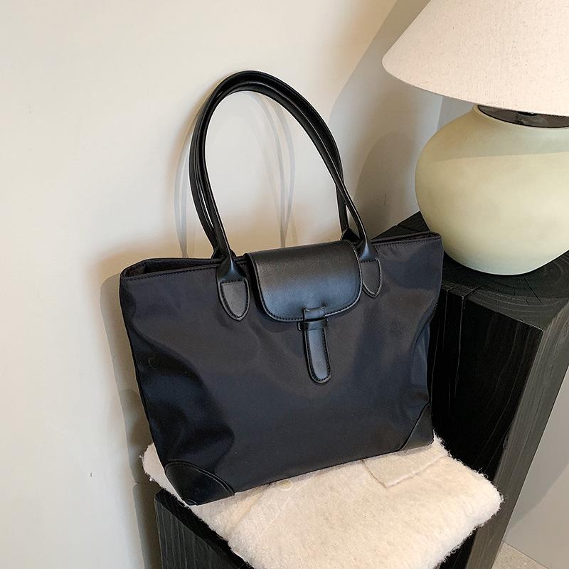 New anti-splashing women's bag feels lightweight and large-capacity leisure travel shoulder tote bag factory goods