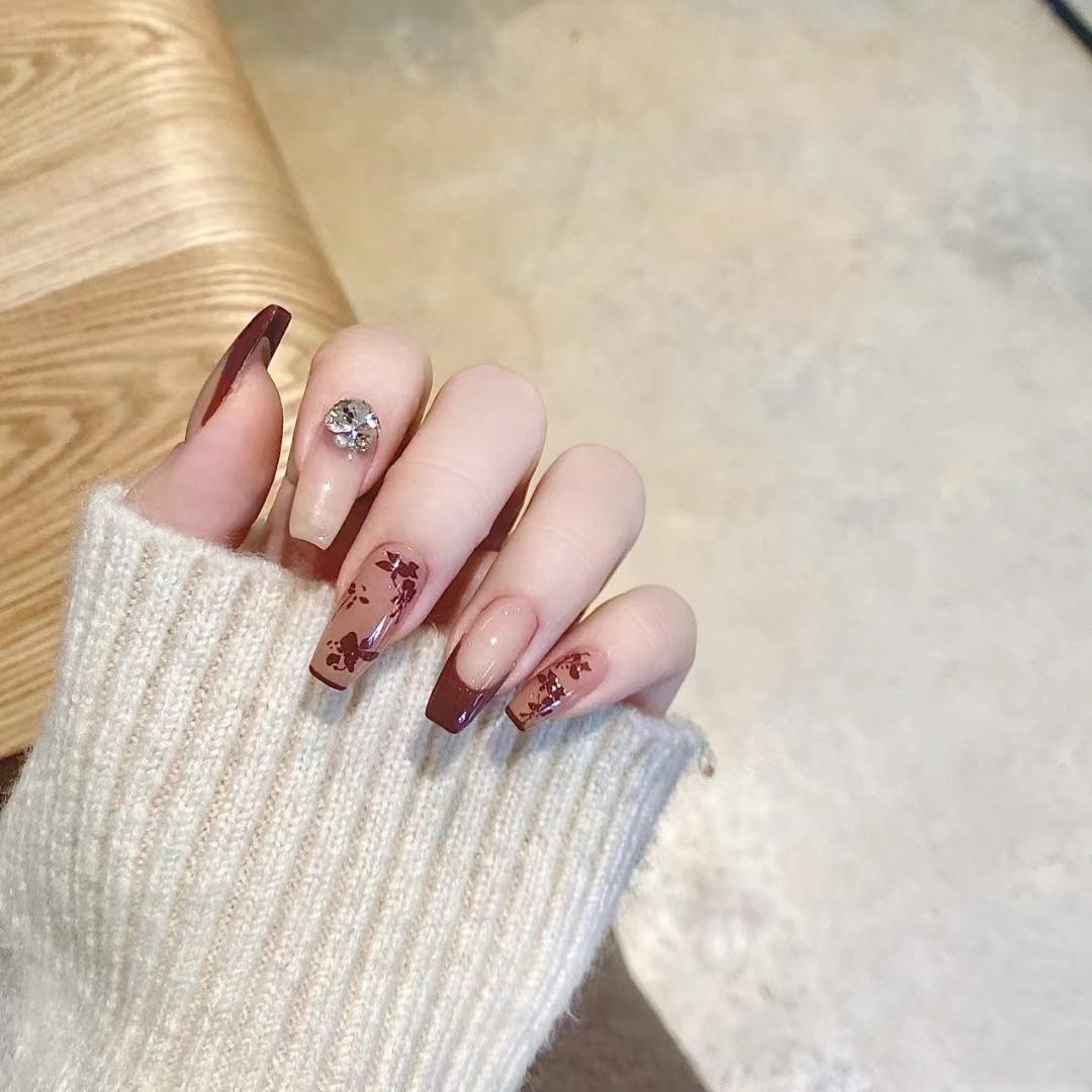 

Retro French Wearable Manicure: Whitening Rhinestone Inlaid False Nail Patches.