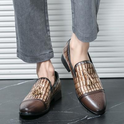 Spitze Herren Lederschuhe Modischer Quasten Design Stil Trendig Party Nachtclub Outdoor Walking Trendige Herren Slipper Loafer