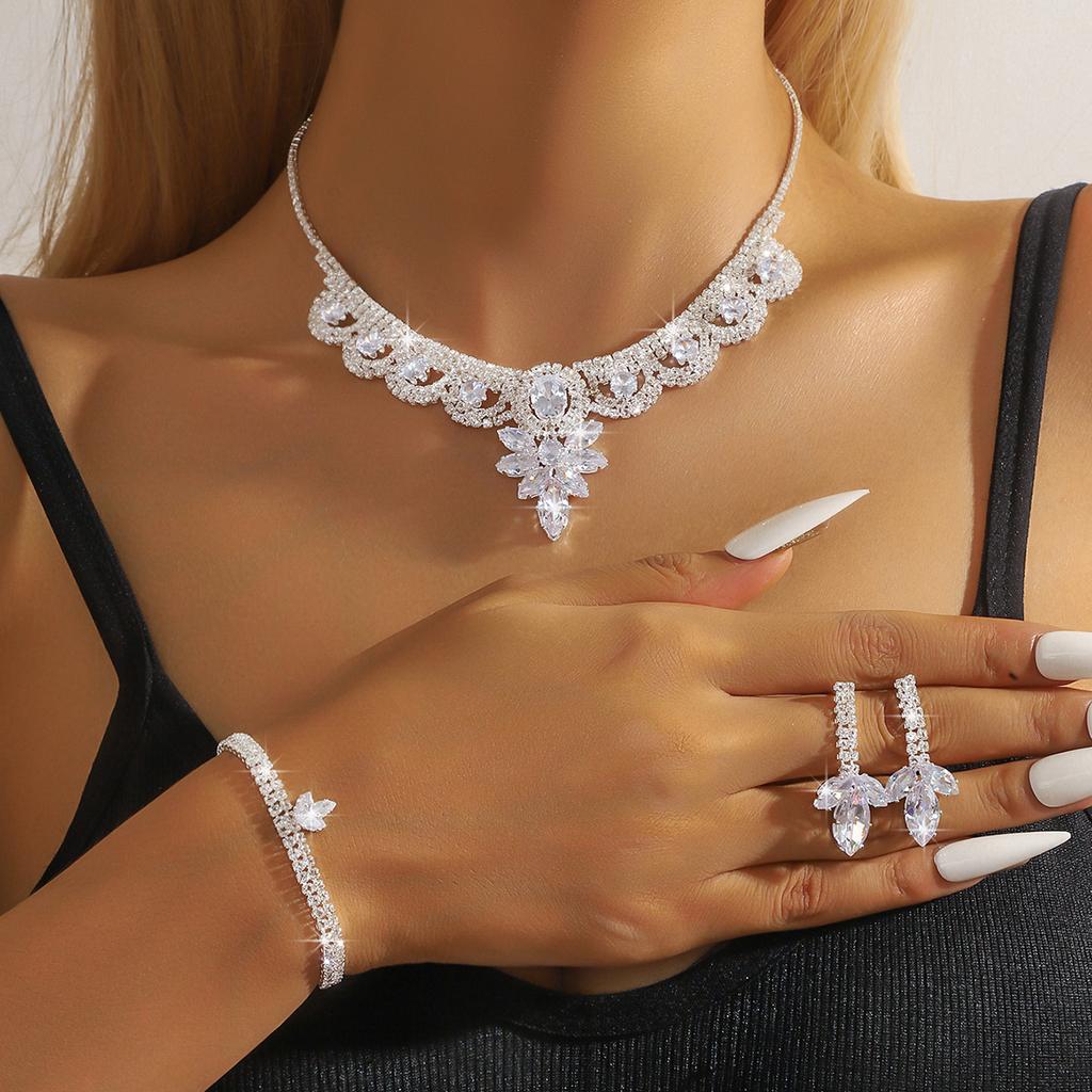 Fashion Clavicle Chain Earrings Bracelet Set Zircon Jewelry Full Diamond Claw Chain Rhinestone Necklace Set Accessories Women