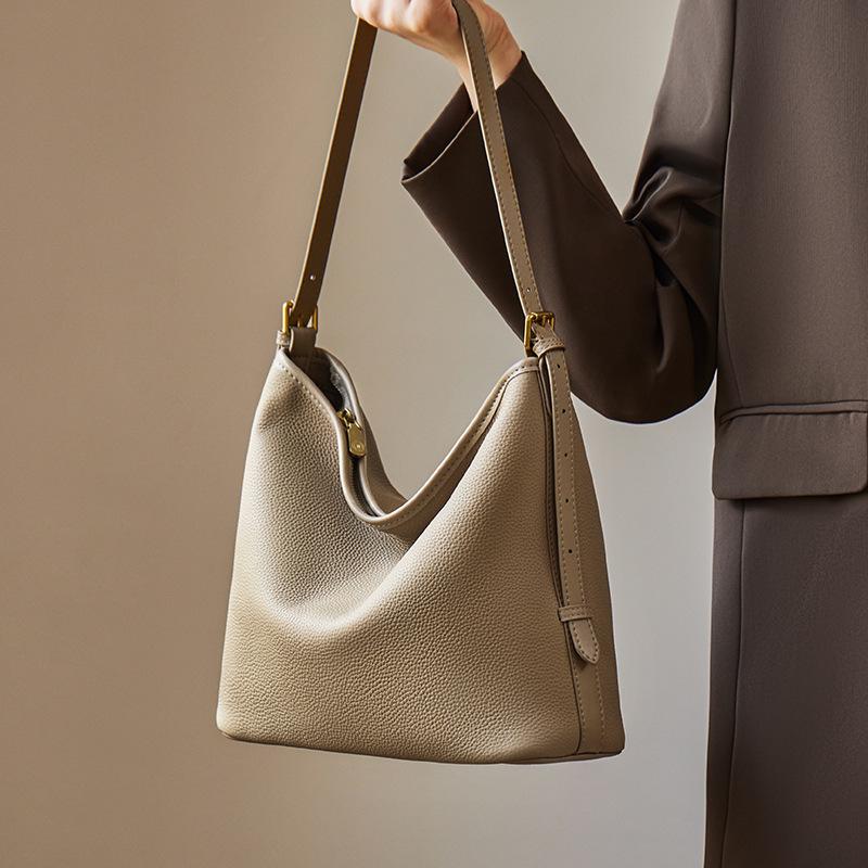 Mrs. Qiao 2025 Autumn Winter New Trendy Tote Bag Niche Simple Style Single Shoulder Women's Bag Large Capacity Commuter Women's Bag