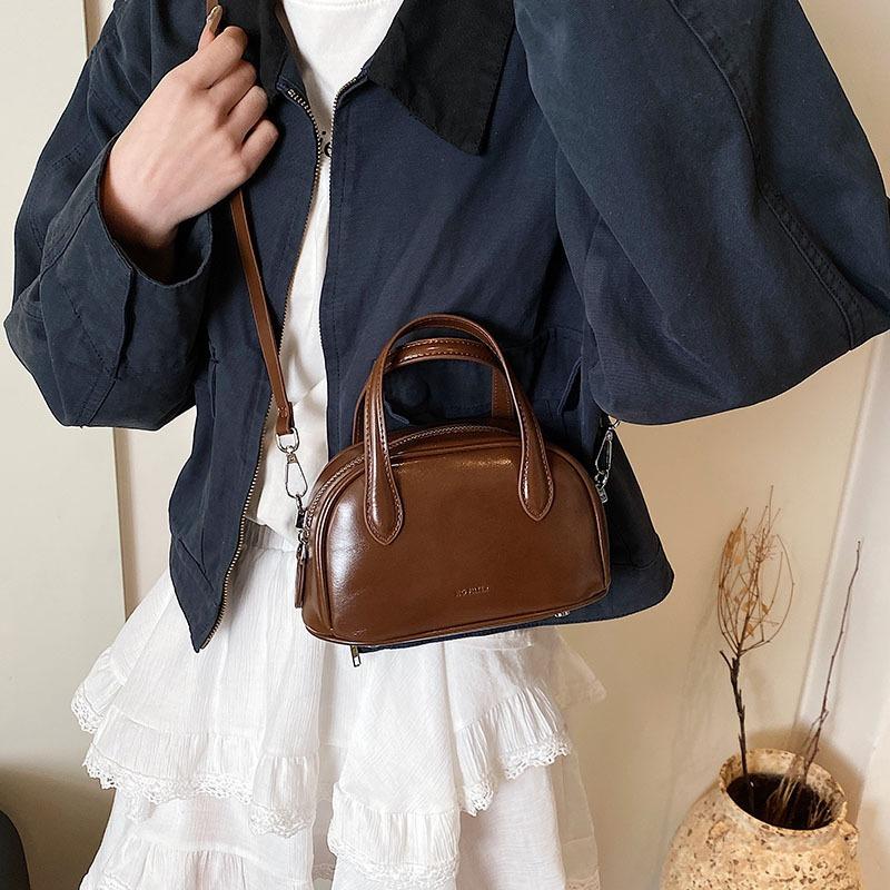 Niche Design Retro Small Bag Women's New Simple Shoulder Messenger Bag Chain Pillow Bag