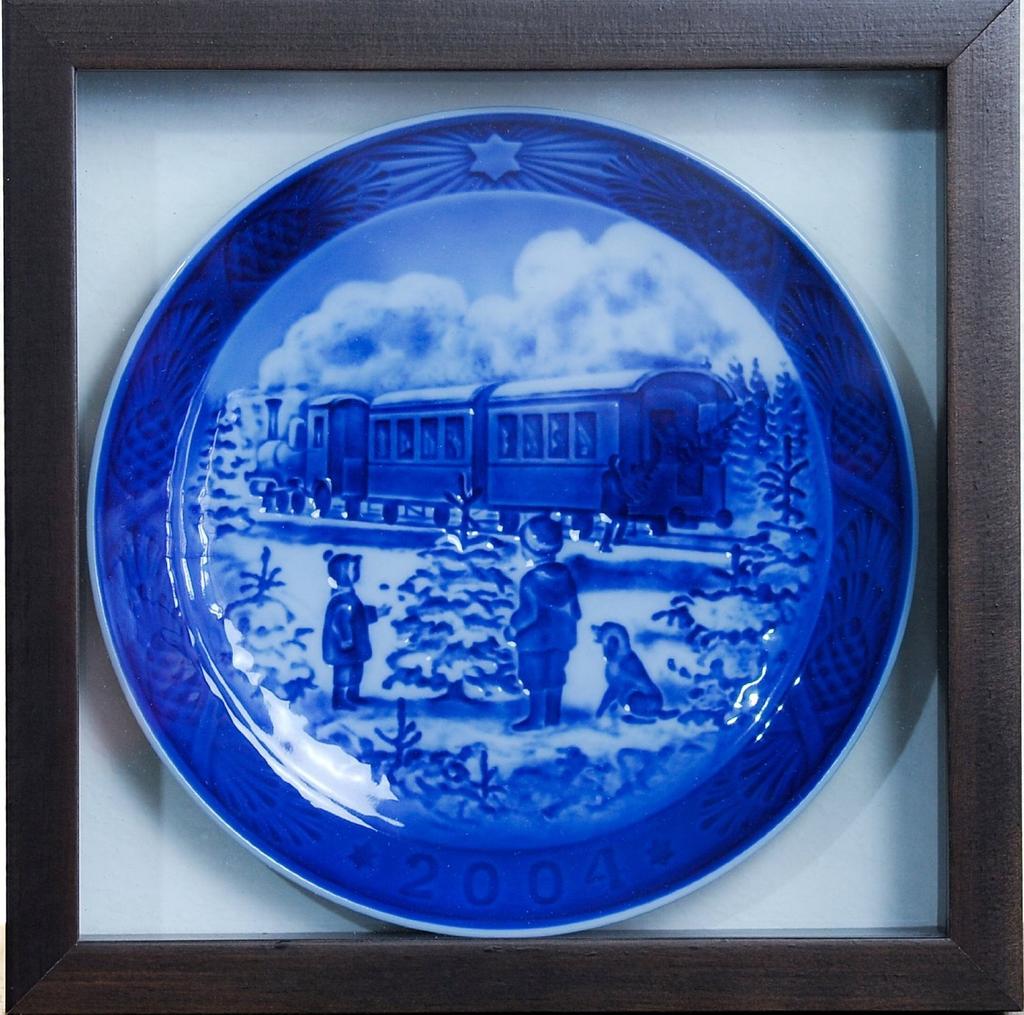 Royal Copenhagen Annual Plate Brown Frame (White)