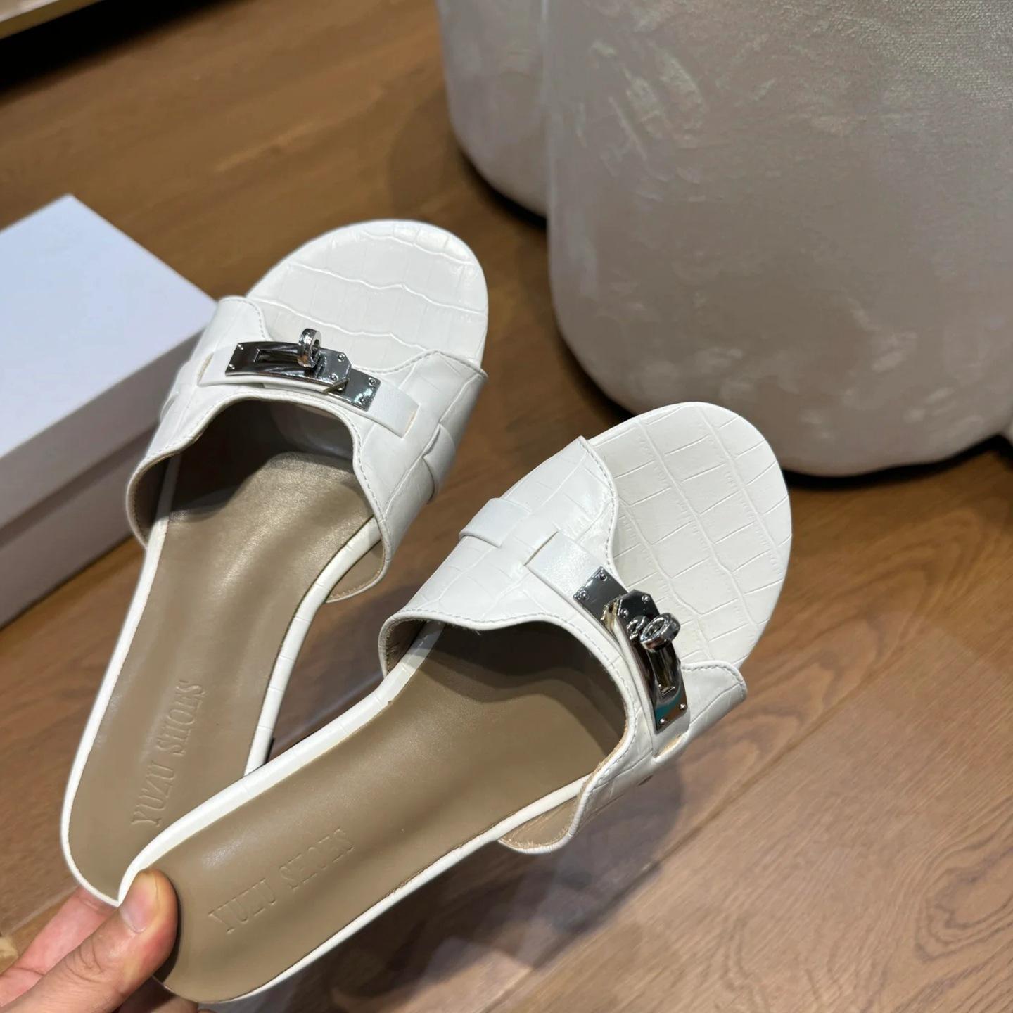 

Ветрозащитные металлические пряжки, плоская подошва, уличные тапочки, женские, с узором под крокодила, праздничные пляжные тапочки 40 белый