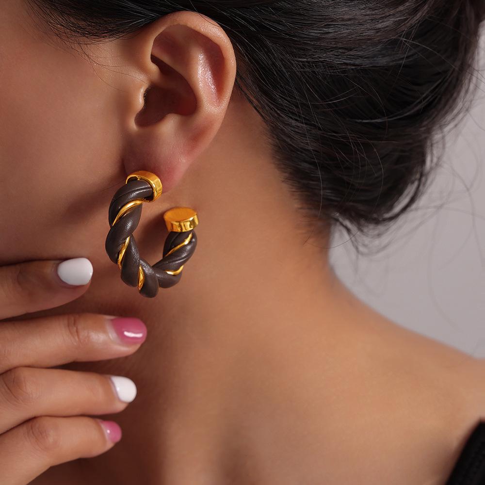 

Vintage Chinese-Style Twisted Knit Leather Geometric Copper C-Shaped Earrings