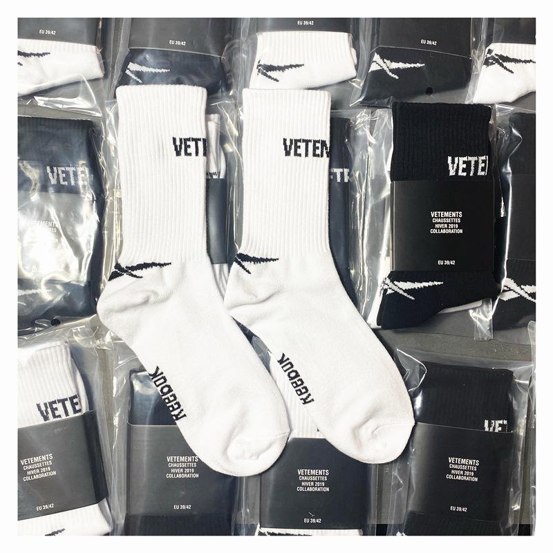 Trendy Brand Vete Classic Co-Branded Black And White Letter European And American Street Sports Socks Pure Cotton Mid-Leg Socks